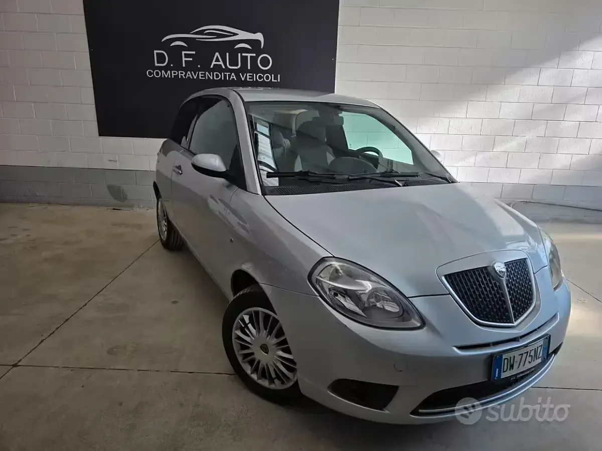 Usata Lancia Ypsilon 60 CV (44 kW) 2009 Grigio Utilitaria