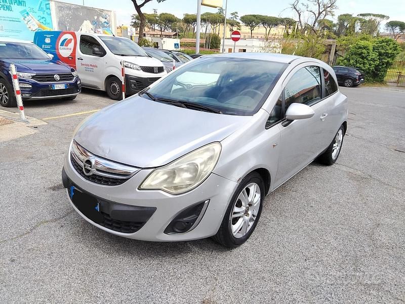 Usata Opel Corsa 86 CV (63 kW) 2013 Grigio Utilitaria