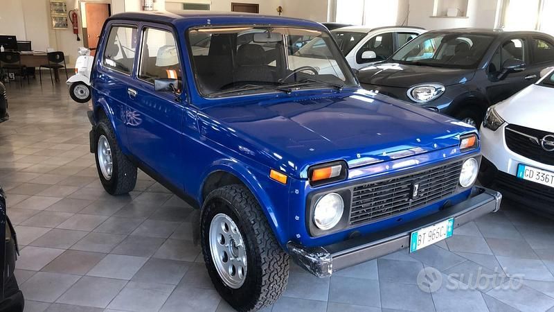 Usata Lada niva 74 CV (54 kW) 2001 Blu SUV