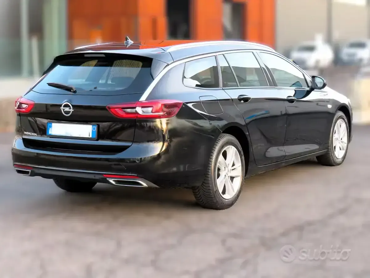 Usata Opel Insignia Sport 174 CV (127 kW) 2022 Nero Station wagon