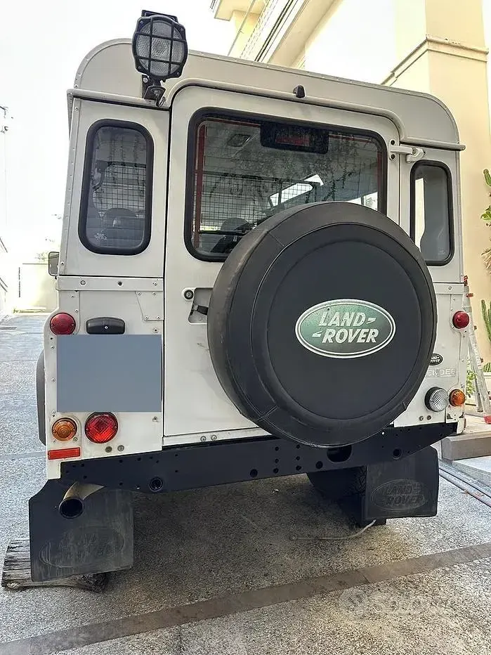 Usata Land Rover Defender 122 CV (89 kW) 2009 Bianco Cabrio