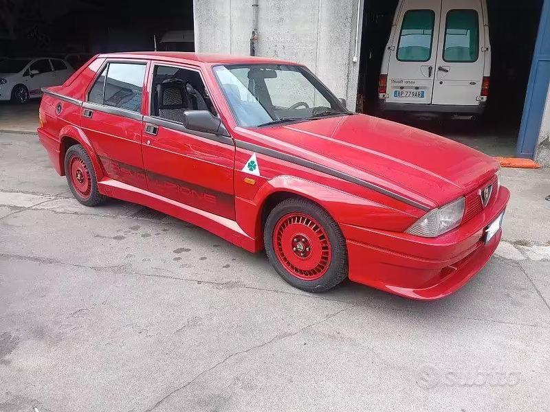 Usata Alfa Romeo 75 155 CV (114 kW) 1987 Rosso Berlina
