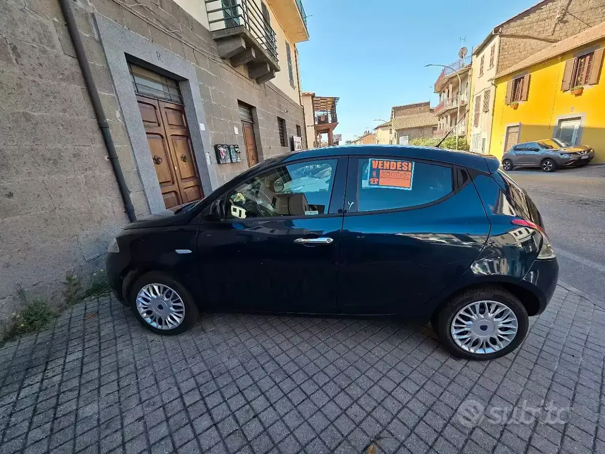 Usata Lancia Ypsilon 69 CV (50 kW) 2016 Bluazzurro Utilitaria