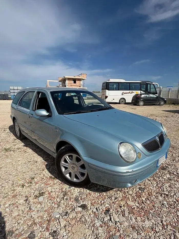 Usata Lancia Lybra 105 CV (77 kW) 2000 Verde Station wagon