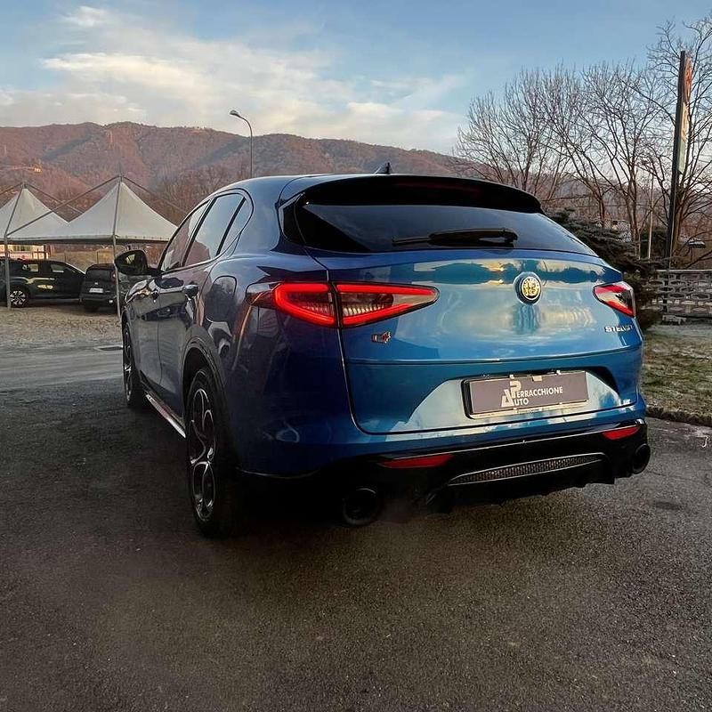 Usata Alfa Romeo Stelvio Veloce 209 CV (153 kW) 2024 Blu misano SUV