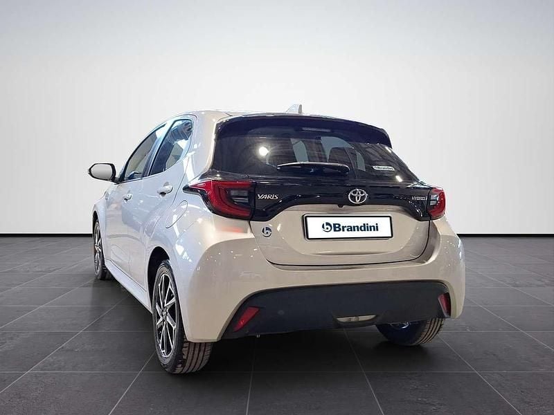 Usata Toyota Yaris Hybrid Trend 92 CV (67 kW) 2021 Argento Berlina