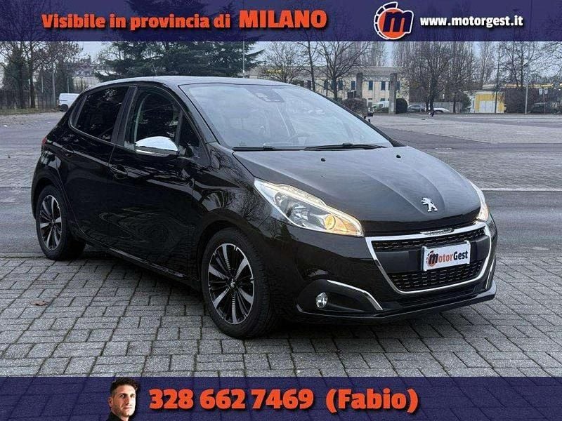 Usata Peugeot 208 Signature Sky 102 CV (75 kW) 2019 Nero Utilitaria