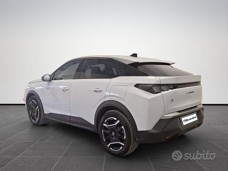 Usata Peugeot e-3008 Allure 156 kW (213 CV) 2025 Bianco SUV