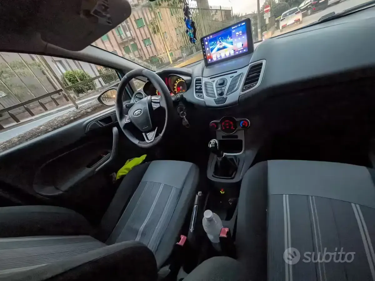 Usata Ford Fiesta 97 CV (71 kW) 2010 Blu Berlina