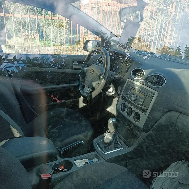 Usata Ford Focus 90 CV (66 kW) 2007 Nero Station wagon