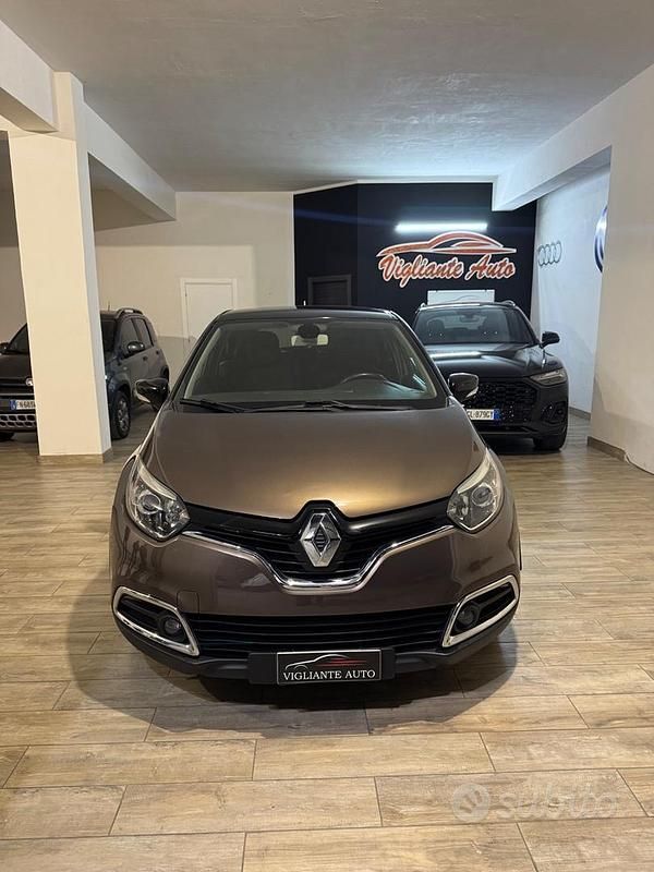 Usata Renault Captur 90 CV (66 kW) 2015 Marrone SUV