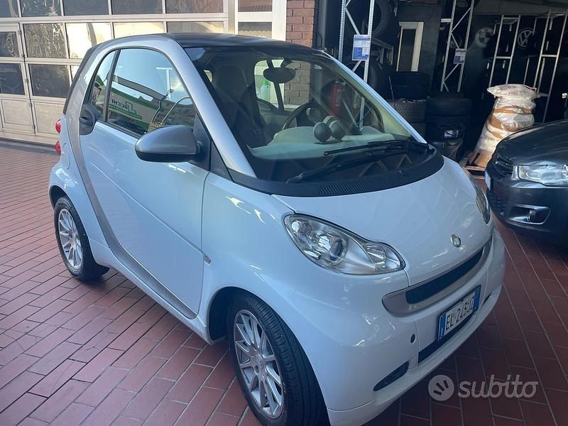 Bianco Usata 2011 Smart ForTwo Coupé Passion Coupé | 5900 € (Cara) - Immagine 1/4