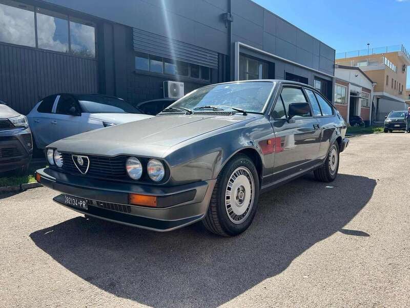 Grigio Usata 1982 Alfa Romeo Alfetta Tre volumi | 17.500 € - Immagine 1/4
