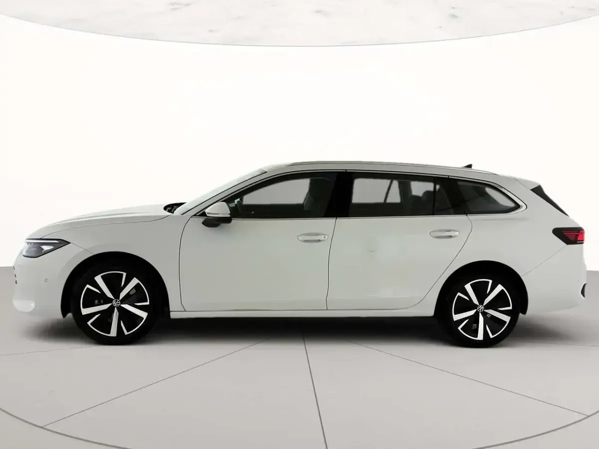 Usata VW Passat Business 150 CV (110 kW) 2025 Pure white Station wagon