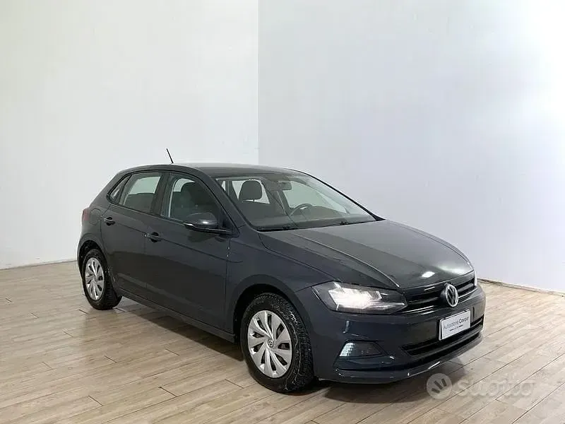 Usata VW Polo Trendline 65 CV (47 kW) 2018 Grigio urano Utilitaria