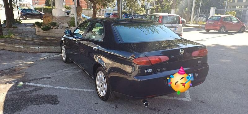 Usata Alfa Romeo 166 Distinctive 155 CV (114 kW) 2000 Blu/azzurro Berlina