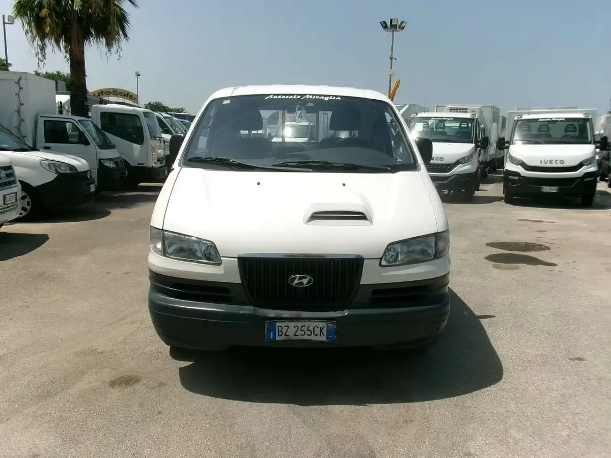 Usata Hyundai H-1 99 CV (72 kW) 2002 Bianco Monovolume
