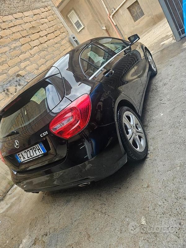 Usata Mercedes A180 110 CV (80 kW) 2015 Nero Berlina