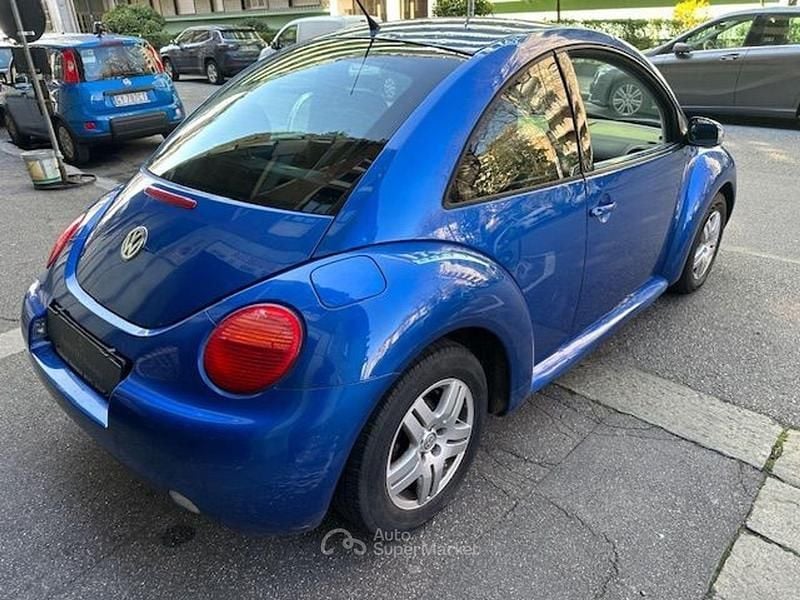 Usata VW New Beetle 75 CV (55 kW) 2005 Blu Utilitaria