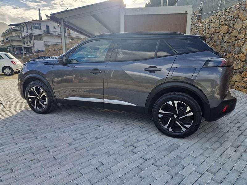 Usata Peugeot 2008 GT 131 CV (96 kW) 2023 Grigio platinum SUV
