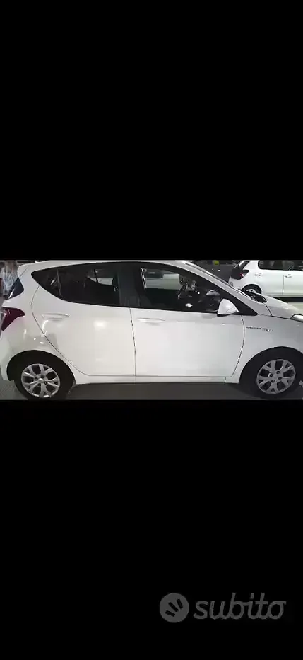 Usata Hyundai i10 69 CV (50 kW) 2016 Bianco Utilitaria