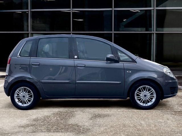 Usata Lancia Musa 77 CV (56 kW) 2009 Argento Monovolume