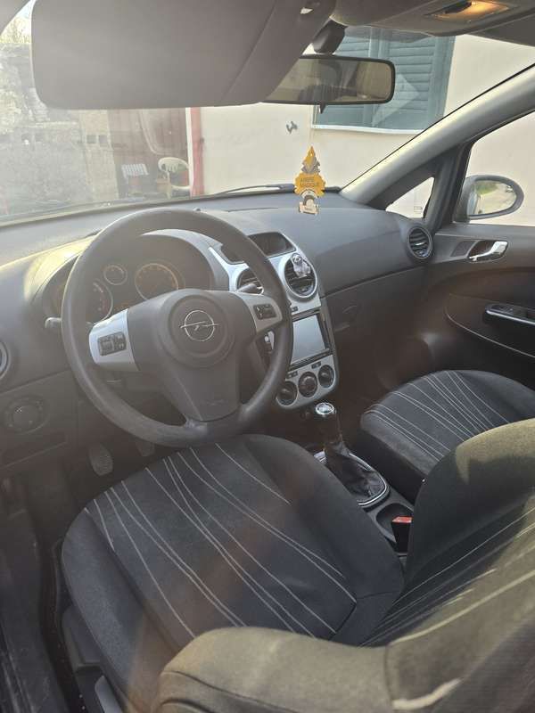 Usata 2010 Opel Corsa Enjoy Tre volumi | 1400 € (Super prezzo) - Immagine 1/4