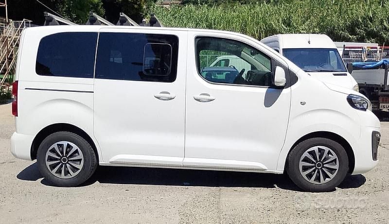 Usata Peugeot Traveller 120 CV (88 kW) 2020 Bianco Monovolume
