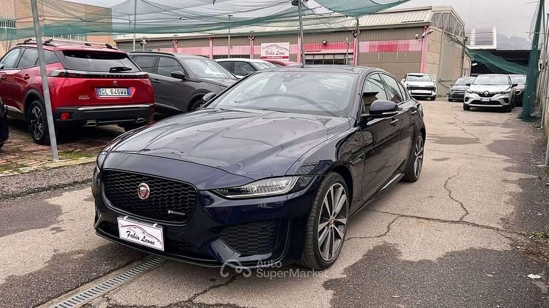 Usata Jaguar XE R-Dynamic 179 CV (131 kW) 2019 Blu/azzurro Berlina