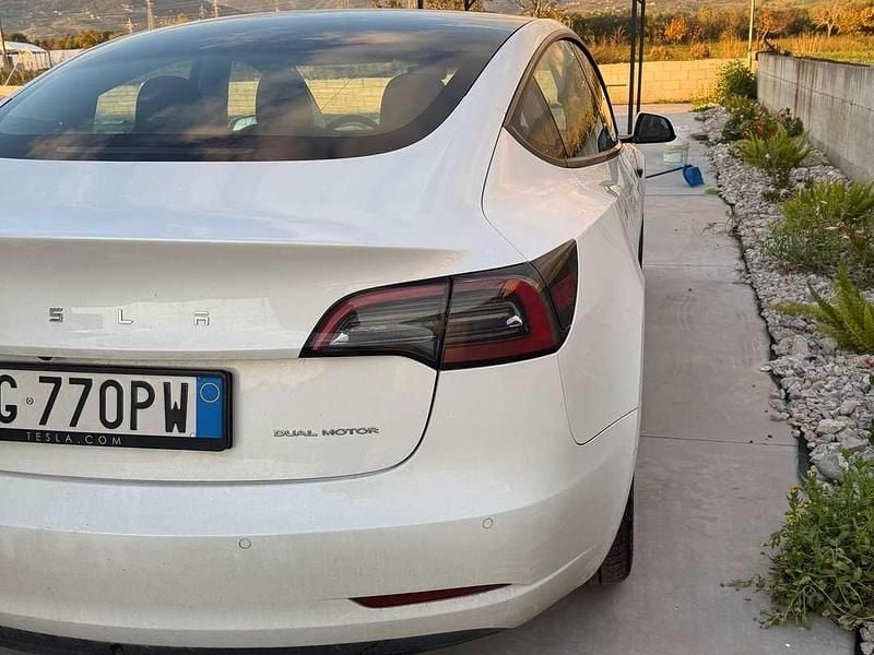 Begagnad Tesla Model 3 152 kW (208 HK) 2022 Vit Sedan