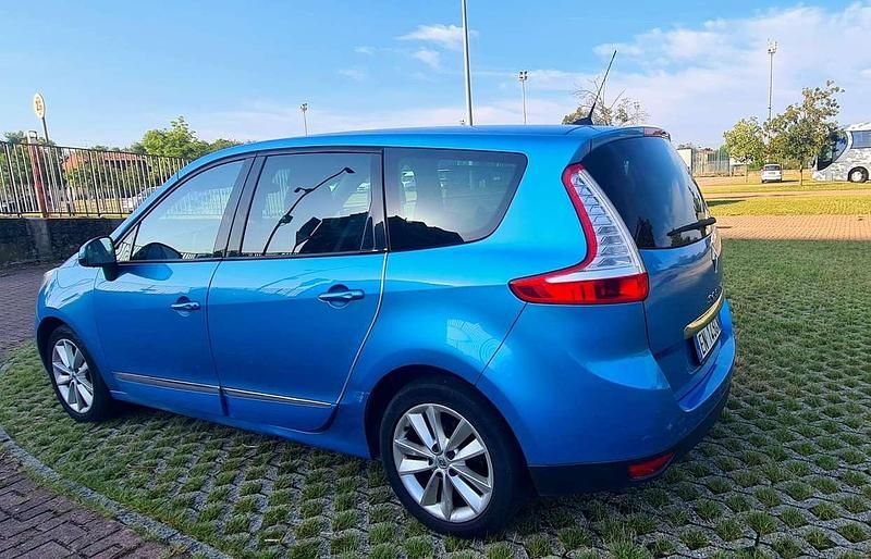 Usata Renault Scénic III 110 CV (80 kW) 2012 Blu/azzurro Monovolume