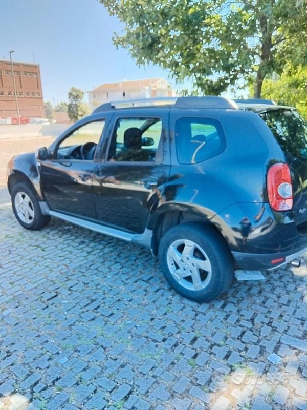 Usata Dacia Duster Lauréate 90 CV (66 kW) 2011 Nero SUV