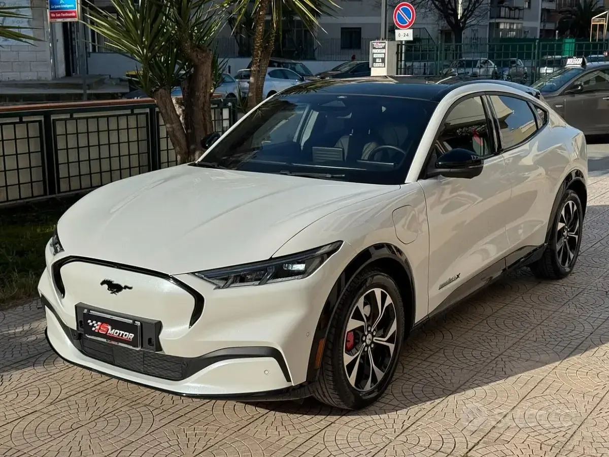Usata Ford Mustang Extended Range 169 CV (124 kW) 2021 Bianco Berlina