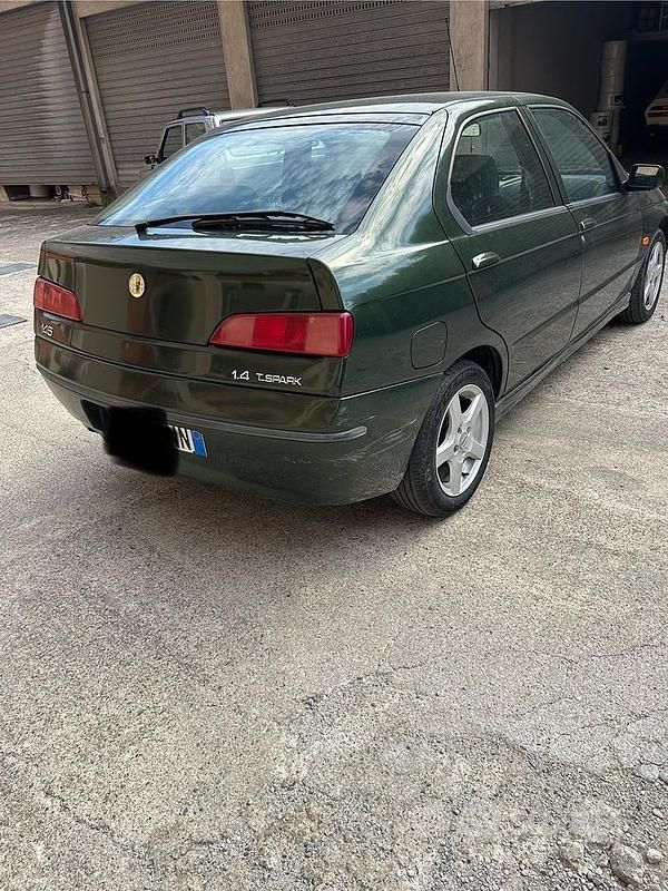 Usata Alfa Romeo 146 2000 Verde Utilitaria