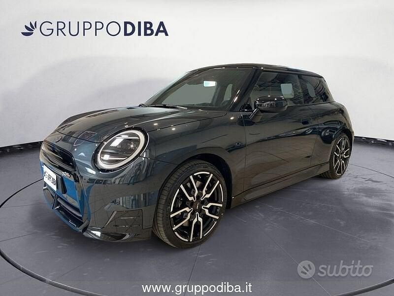 Usata Mini John Cooper Works 217 CV (159 kW) 2024 Grigio Utilitaria