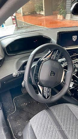 Usata Peugeot 208 Allure 100 kW (136 CV) 2025 Grigio Utilitaria