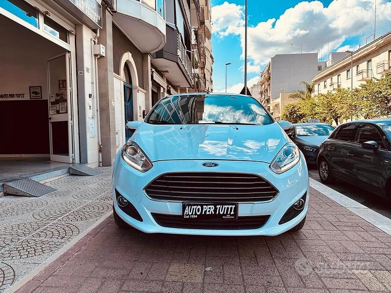 Usata Ford Fiesta Titanium 95 CV (69 kW) 2015 Bianco Berlina