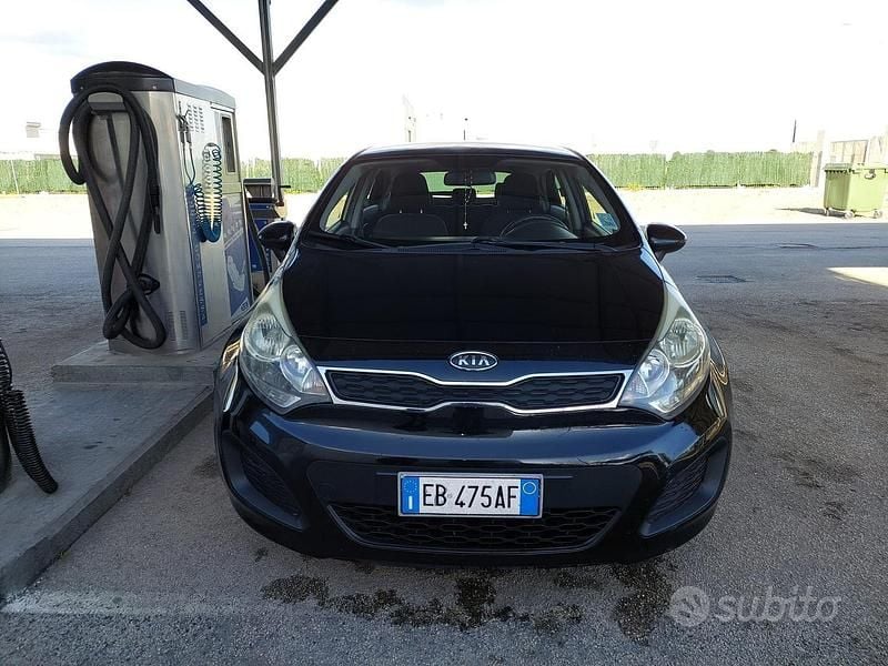 Usata Kia Rio 75 CV (55 kW) 2011 Nero Berlina