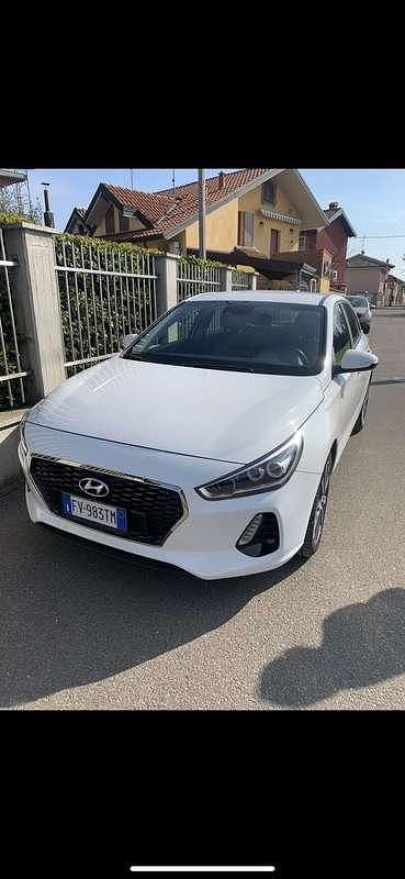 Usata 2017 Hyundai i30 Tre volumi | 10.200 € (Buon prezzo) - Immagine 1/4
