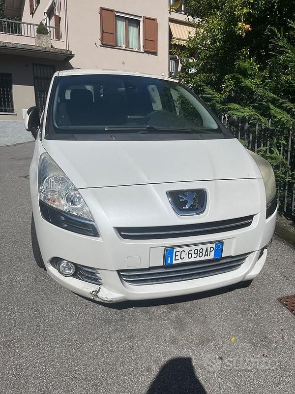 Bianco Usata 2010 Peugeot 5008 Monovolume | 3200 € (Buon prezzo) - Immagine 1/4