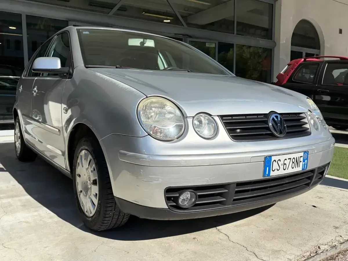 Usata VW Polo Trendline 75 CV (55 kW) 2005 Argento Berlina