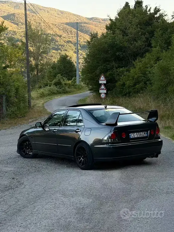 Usata Lexus IS200 155 CV (114 kW) 2002 Grigio Berlina