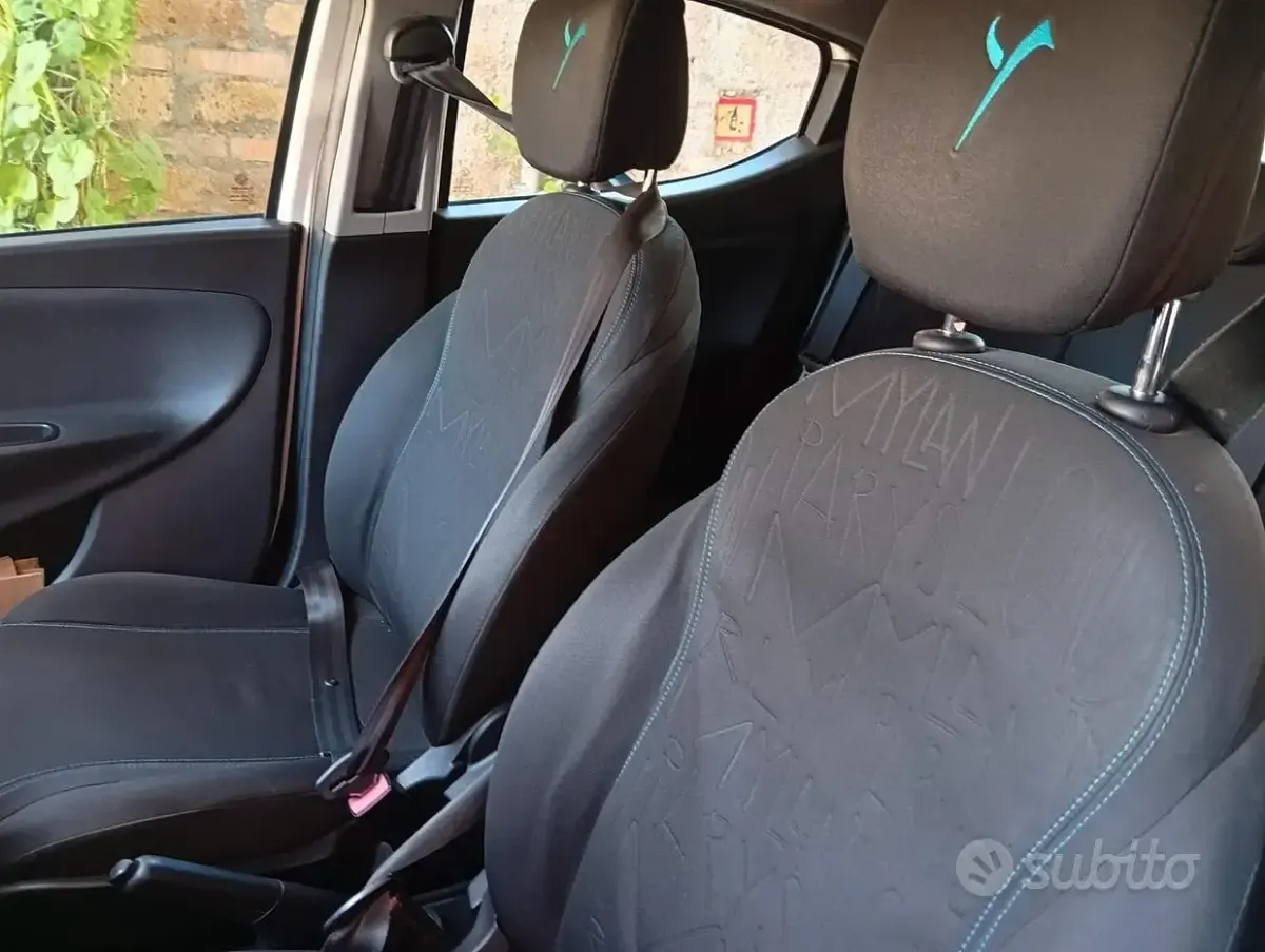 Usata Lancia Ypsilon 60 CV (44 kW) 2013 Bianco Utilitaria