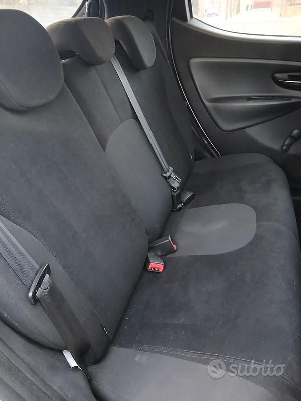 Usata Lancia Ypsilon 69 CV (50 kW) 2014 Grigio Utilitaria