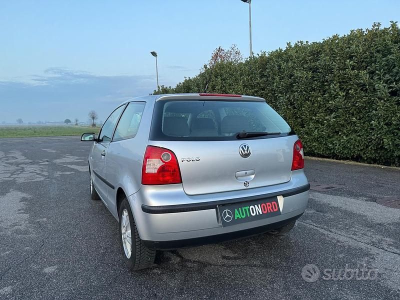 Usata VW Polo Trendline 75 CV (55 kW) 2005 Grigio Berlina