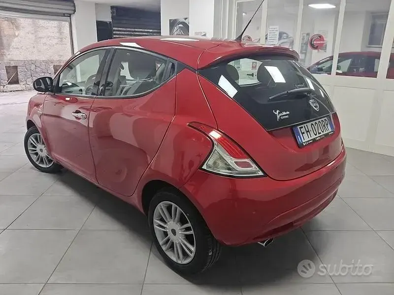 Usata Lancia Ypsilon Gold 95 CV (69 kW) 2017 Rosso Utilitaria