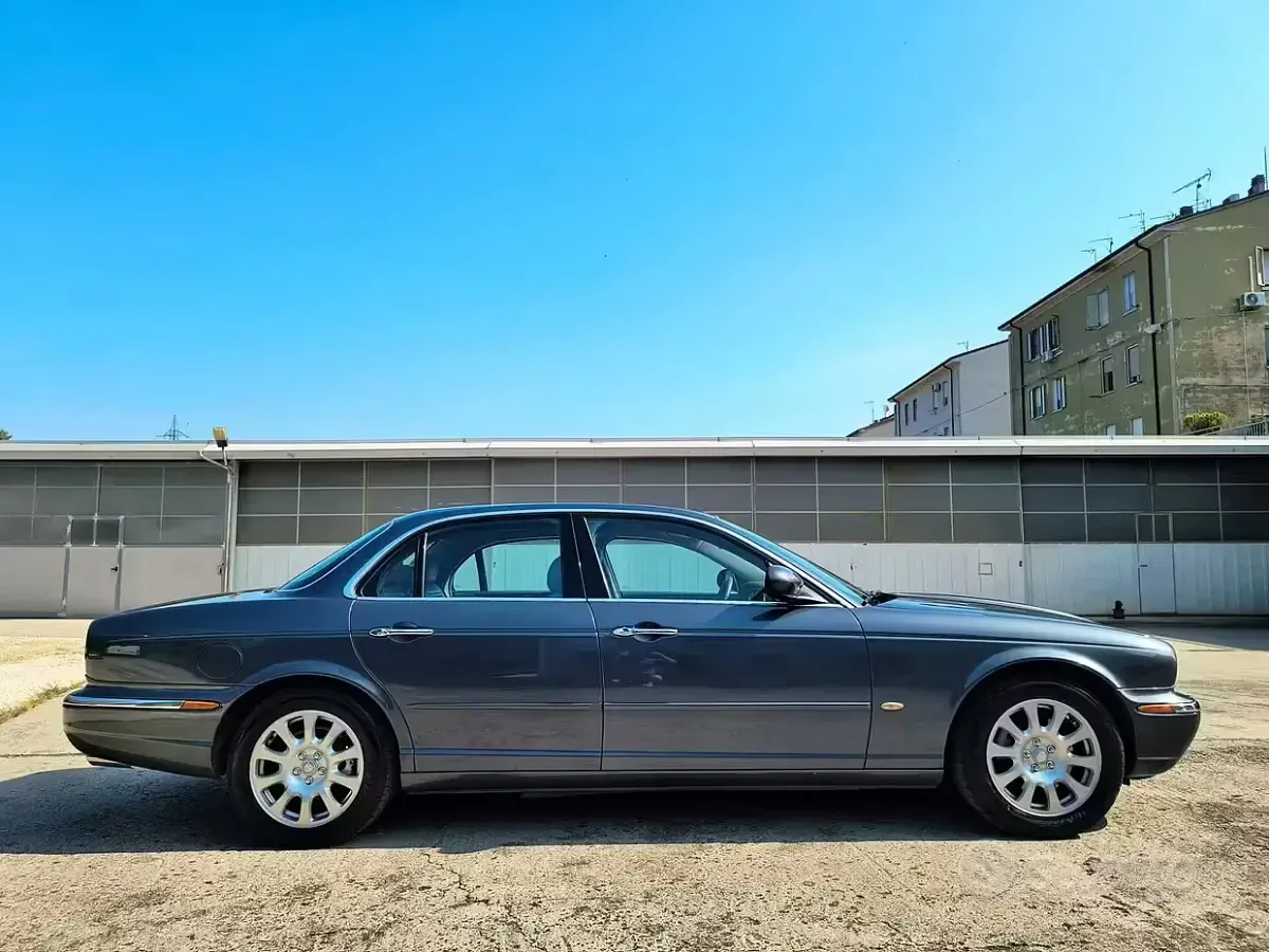 Usata Jaguar XJ6 238 CV (175 kW) 2004 Grigio Berlina