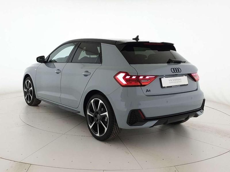 Nuova Audi A1 Sportback 116 CV (85 kW) 2025 Grigio freccia perla nero mito Utilitaria