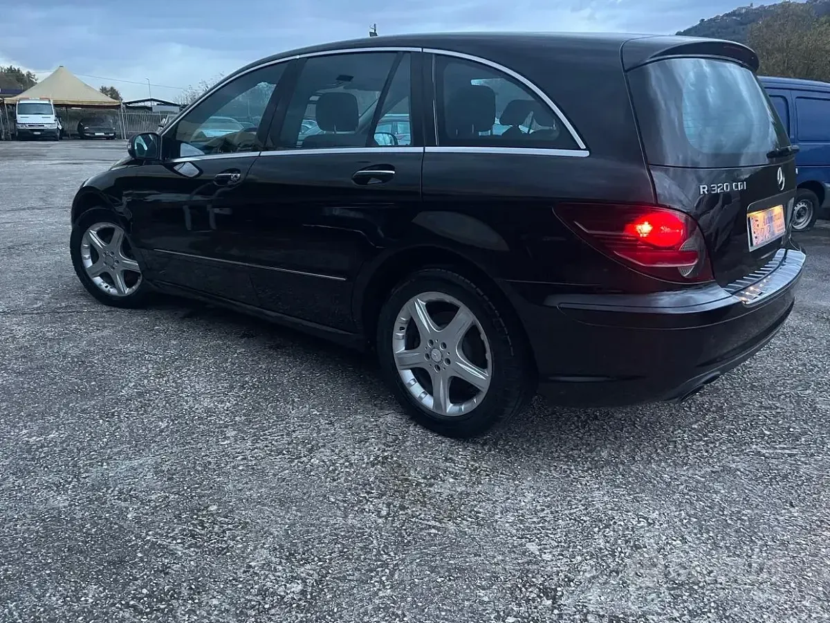 Usata Mercedes R320 224 CV (164 kW) 2008 Nero Station wagon