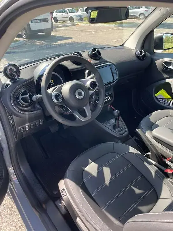 Usata Smart ForTwo Coupé 41 kW (56 CV) 2023 Grigio Utilitaria
